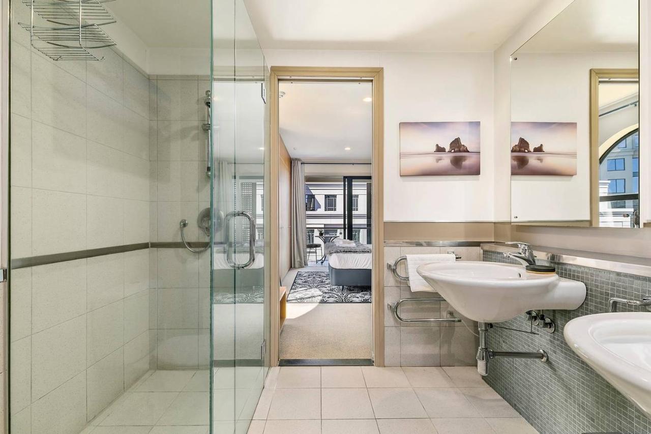 Enormous One Bedroom Beauty In Cbd! Free Parking Auckland Eksteriør billede